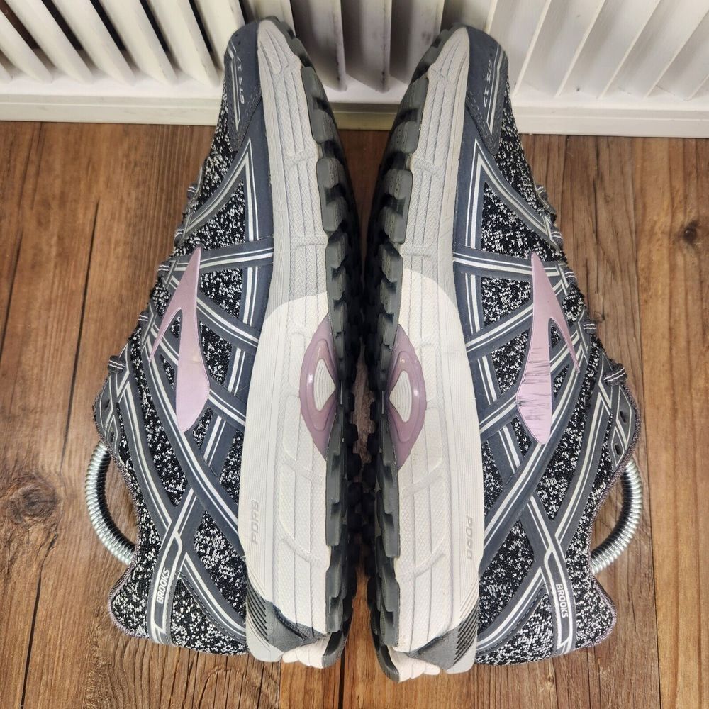 Brooks GTS 17 Women Sz 9.5 Gray Black Gym Low Shoes Sneakers Running 1202311B026 - Picture 5 of 10